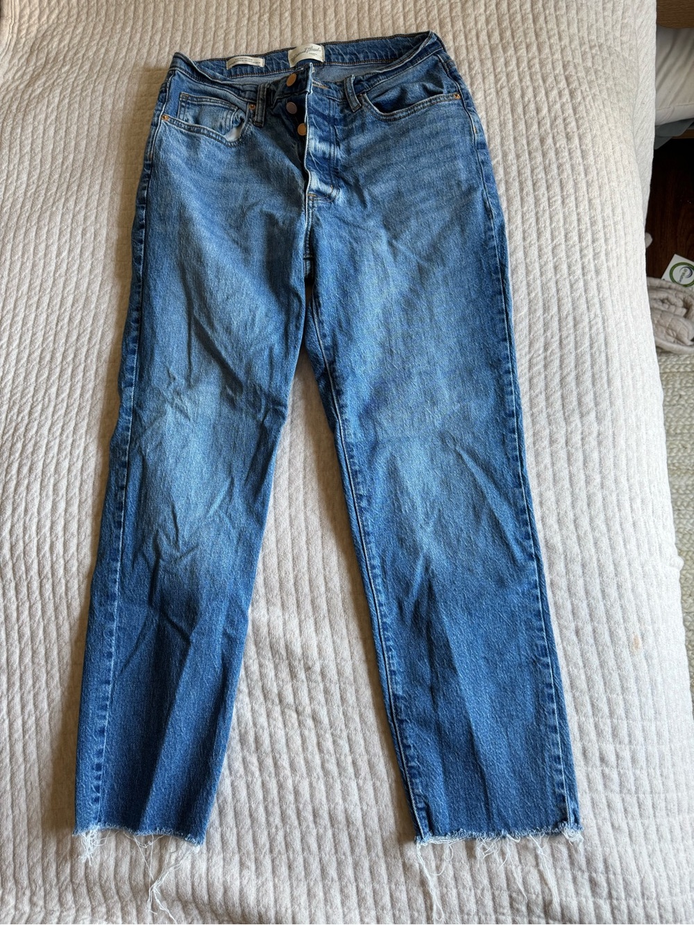 Universal Thread women’s high rise 90s Straight Jeans in Medium Blue